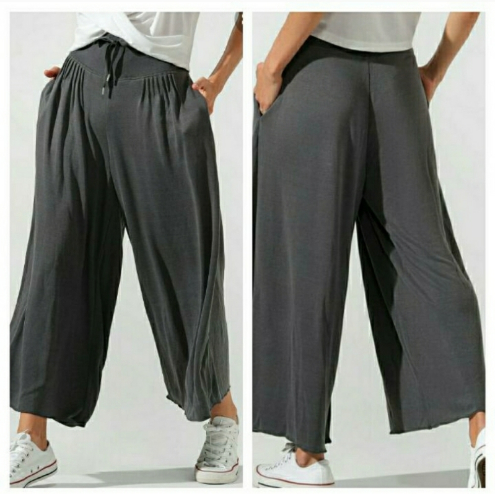 Uniquely Lorna Jane Breeze Happy gray wide leg crop pants